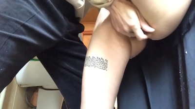 بخ في حمام المدرسة ، هزة الجماع الرغوية الحقيقية - لقد بذل معلمي قصارى جهده